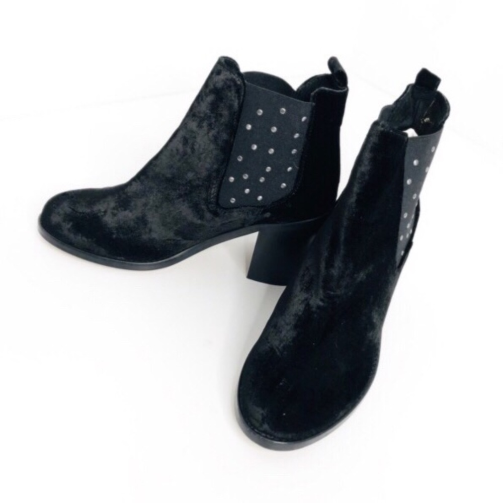 Musse and Cloud Chelsea Black Velvet Heel Boots 9